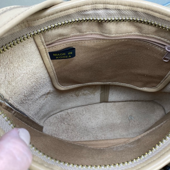 COLDWATER CANYON HOBO-STYLE BUCKET SHOULDER BAG IN BEIGE - Picture 7 of 9